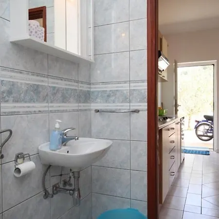 8123a * Bozava