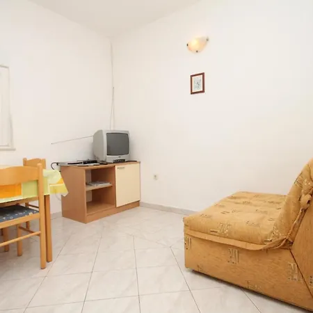8123a Apartment Bozava